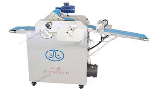 Однорядная машина для формирования и скрутки круассанов